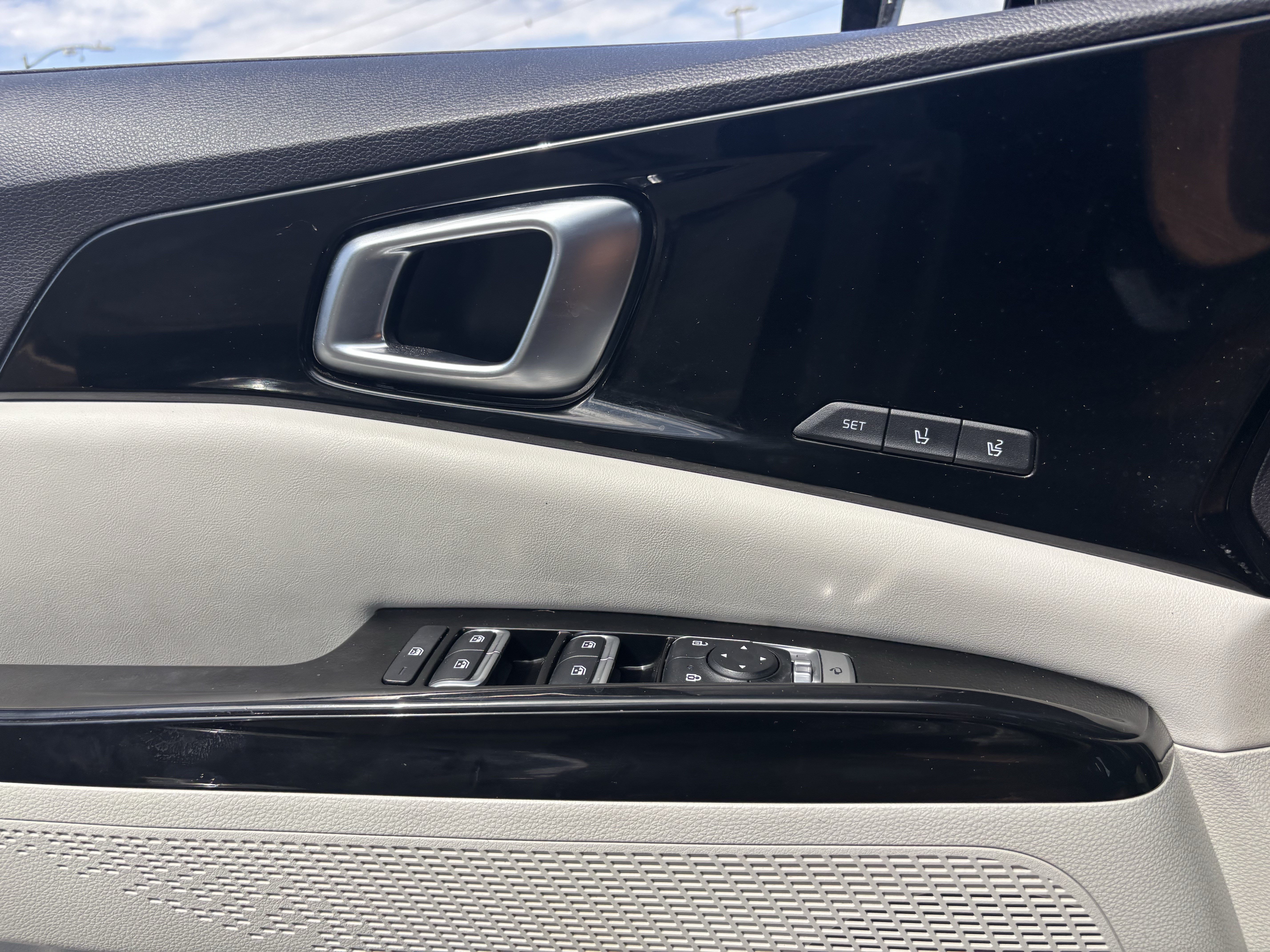 Used 2022 Kia Carnival SX FWD image 22