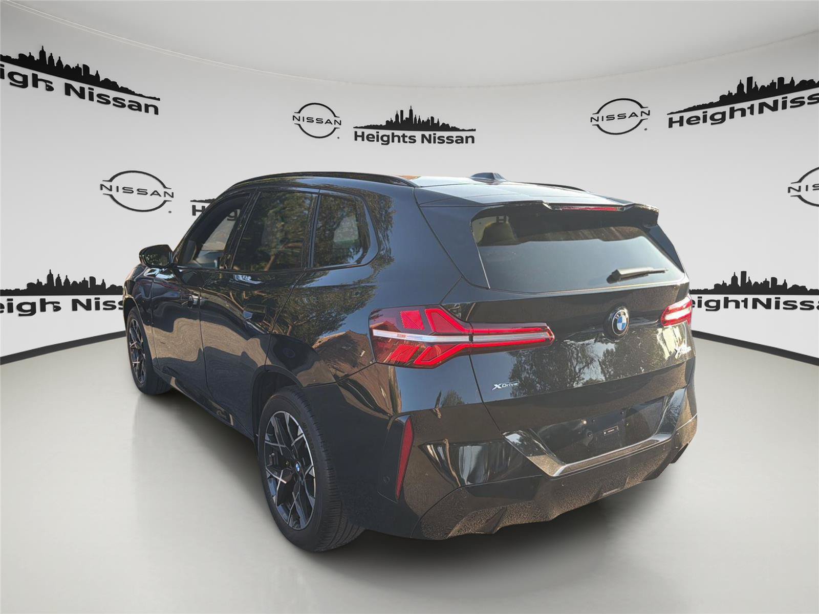 Used 2025 BMW X3 xDrive30i w/ Premium Package AWD/4WD image 2