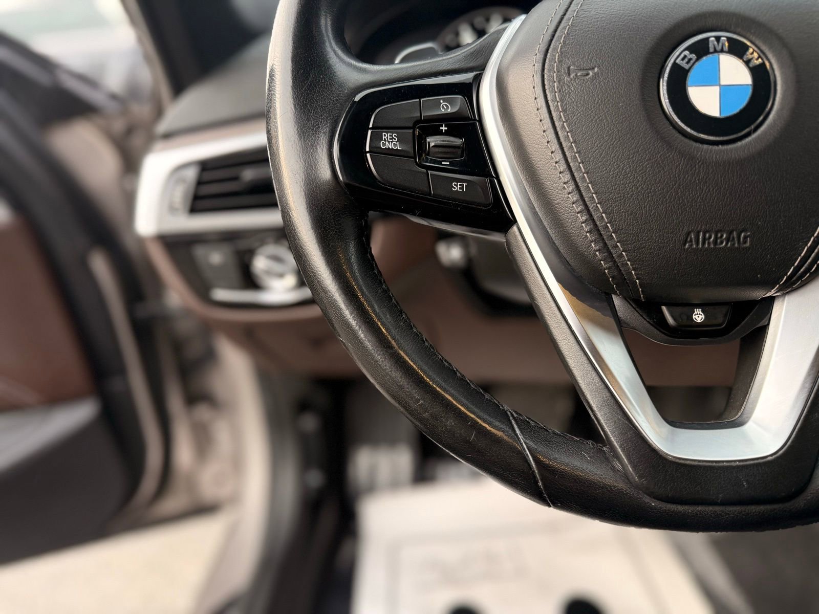 Used 2017 BMW 540i xDrive image 18