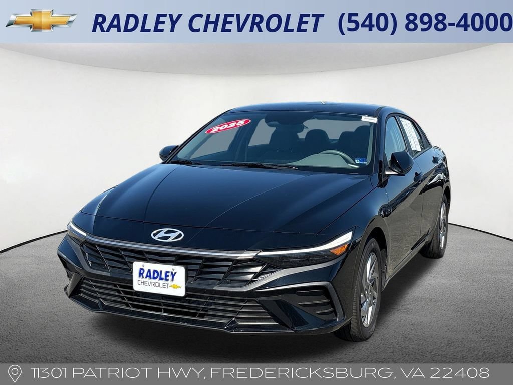 Used 2025 Hyundai Elantra Hybrid FWD image 1