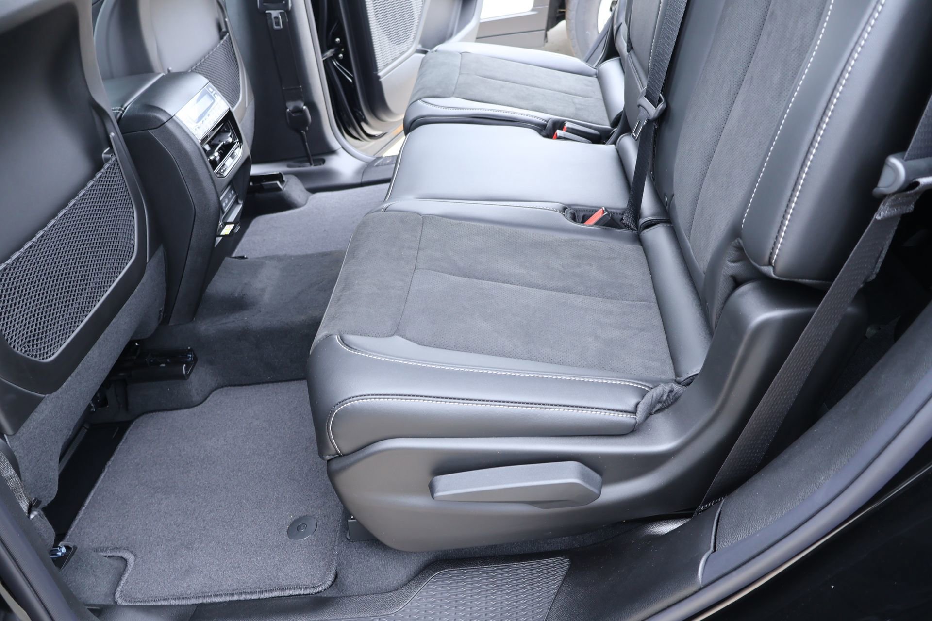 New 2026 Jeep Grand Cherokee L 4WD image 13