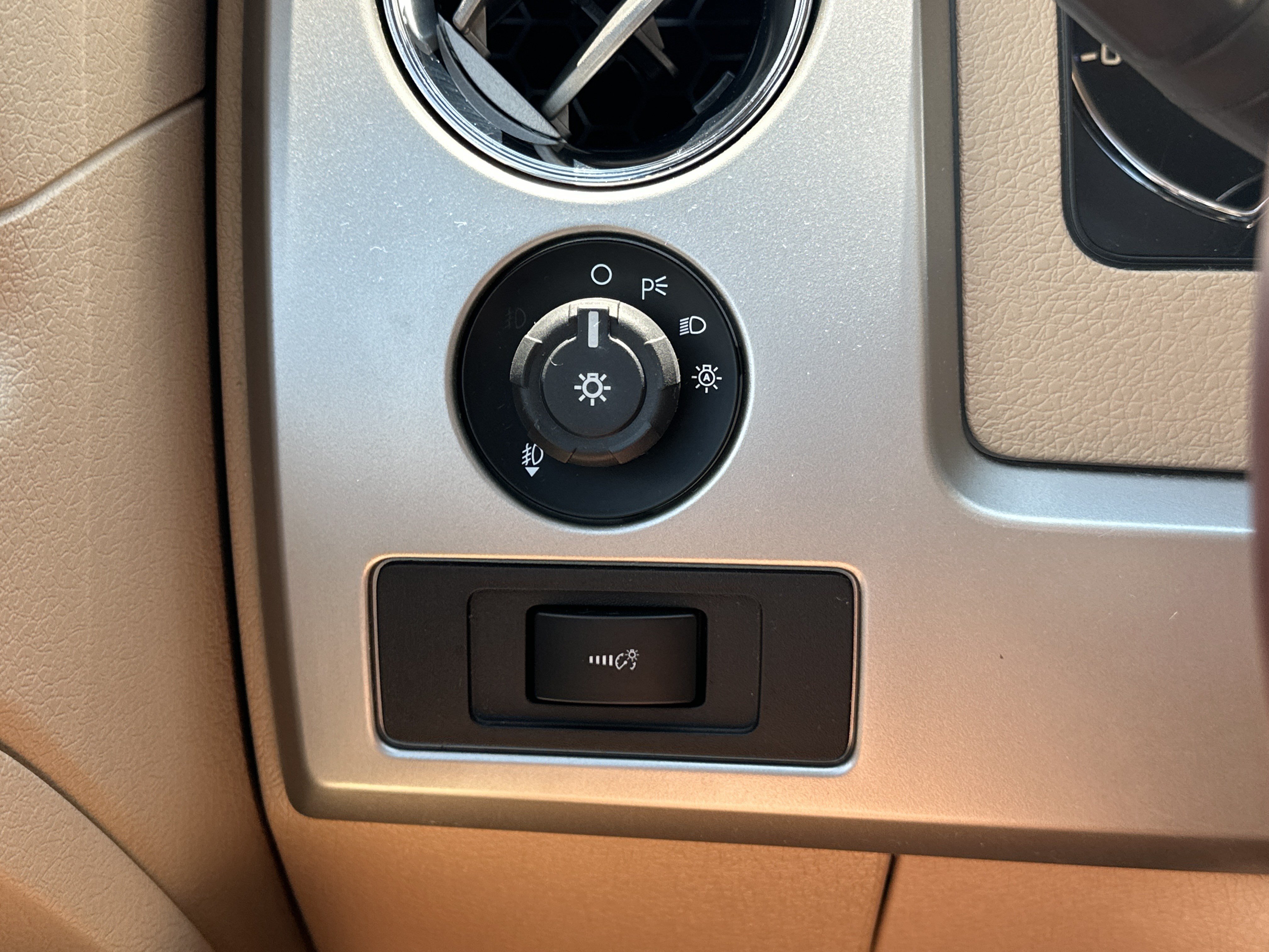 Used 2014 Ford F150 King Ranch w/ King Ranch Luxury Package AWD/4WD image 28