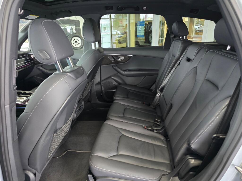 Used 2025 Audi Q7 3.0T Premium Plus AWD/4WD image 38