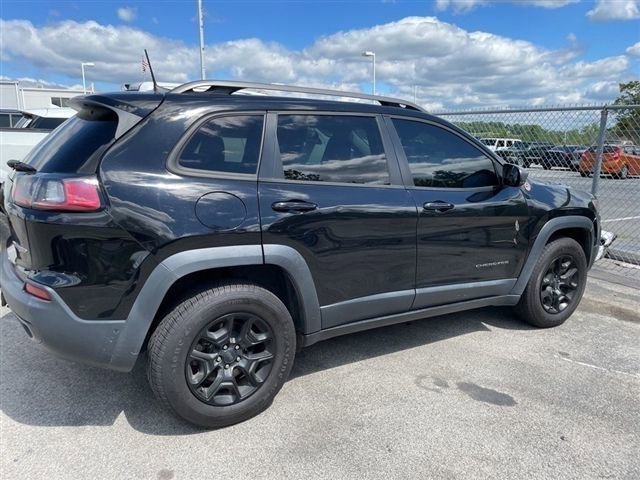 Used 2019 Jeep Cherokee Trailhawk AWD/4WD image 17