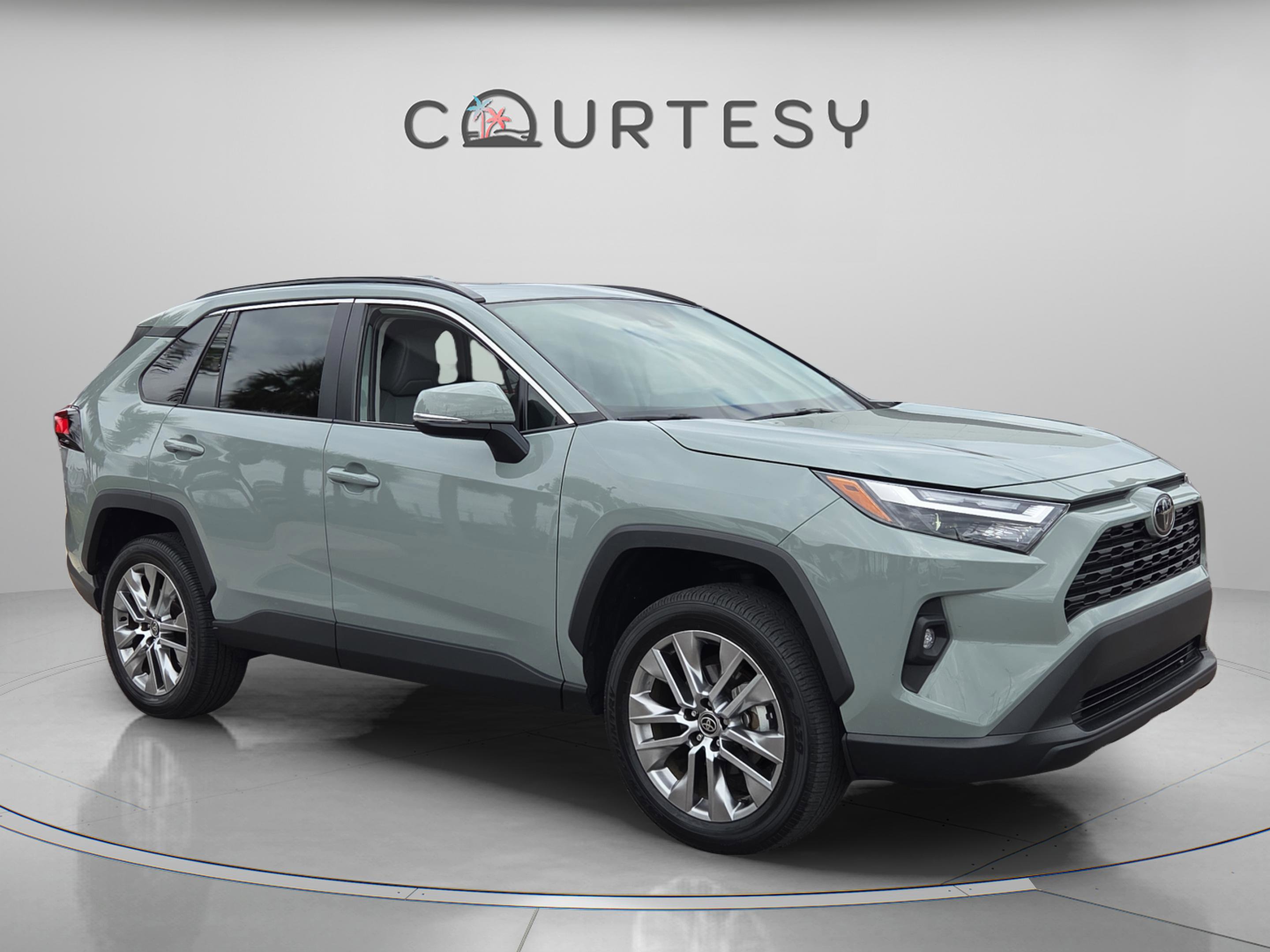 Used 2023 Toyota RAV4 XLE Premium image 8