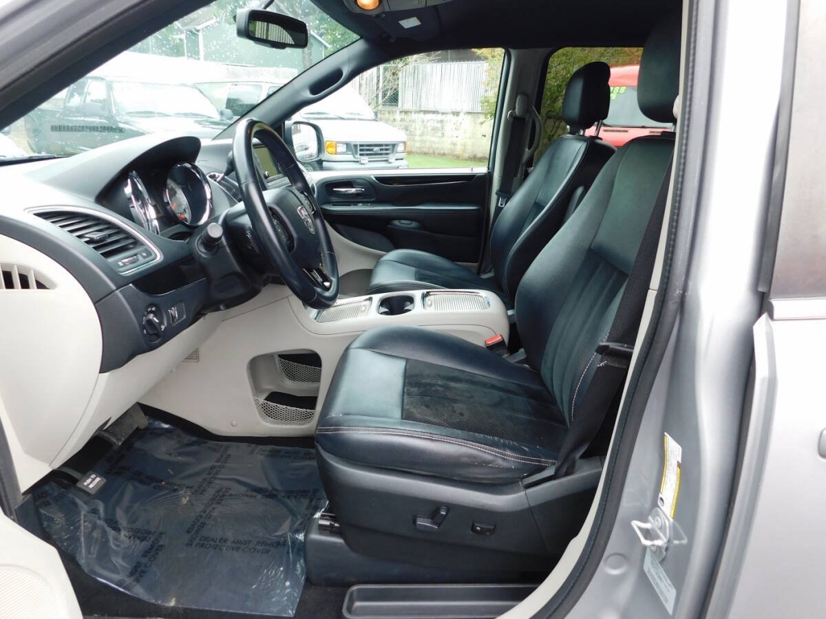 Used 2017 Dodge Grand Caravan SXT FWD image 8