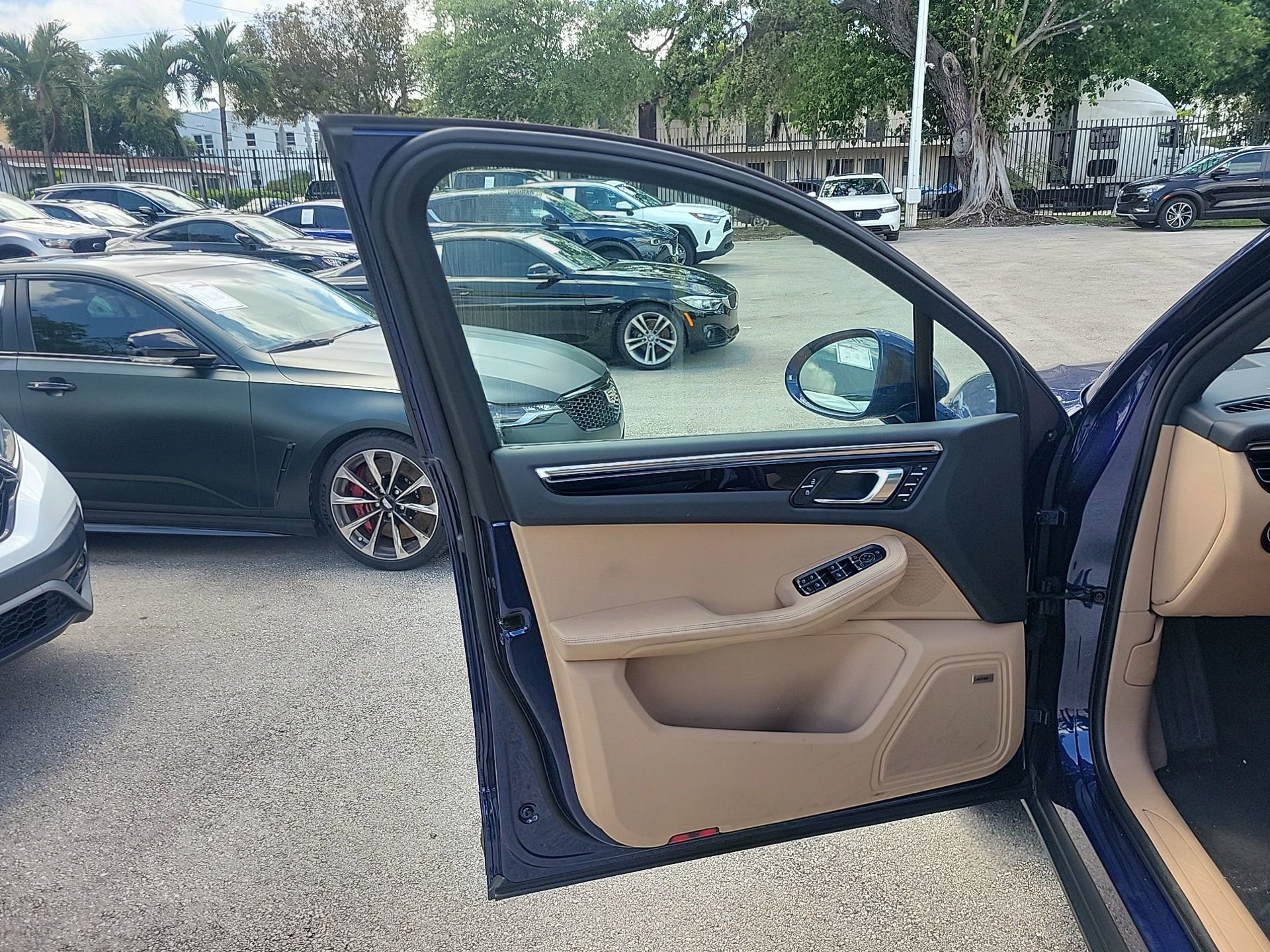 Used 2024 Porsche Macan image 23