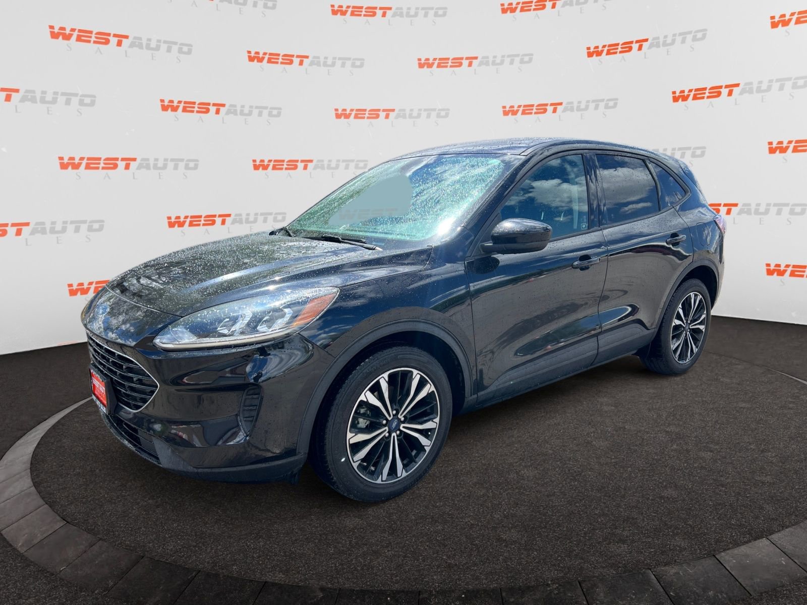 Used 2021 Ford Escape SE w/ SE Sport Appearance Package FWD image 1