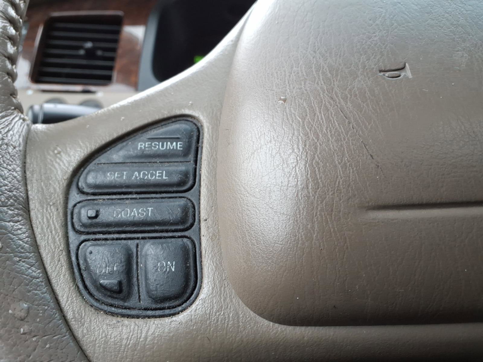 Used 2001 Lincoln Town Car Cartier RWD image 13