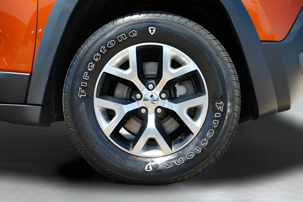 Used 2015 Jeep Cherokee Trailhawk w/ Comfort/Convenience Group AWD/4WD image 9