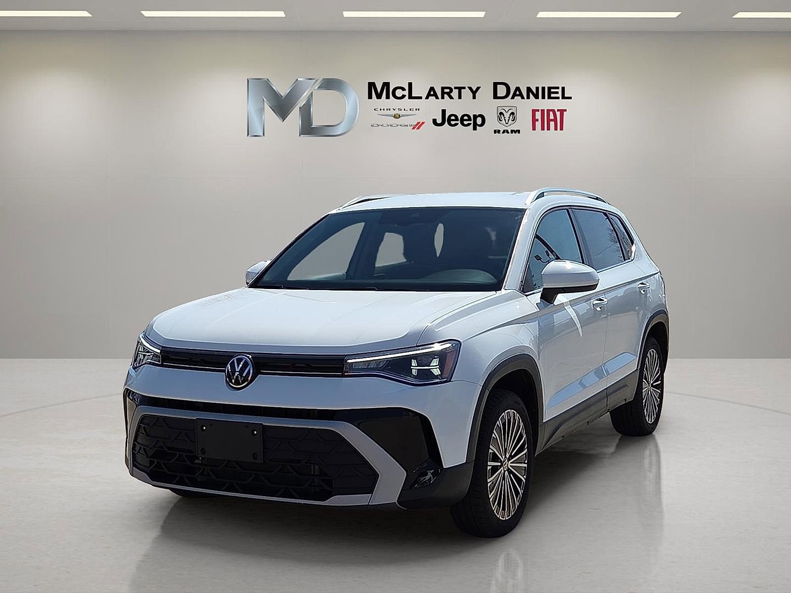 Used 2025 Volkswagen Taos SE FWD image 2