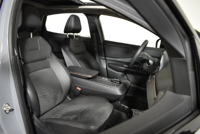 Used 2024 Nissan Ariya AWD image 36