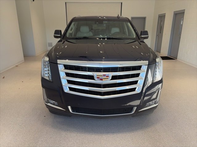 Used 2019 Cadillac Escalade Luxury w/ LPO, Radiant Package image 2
