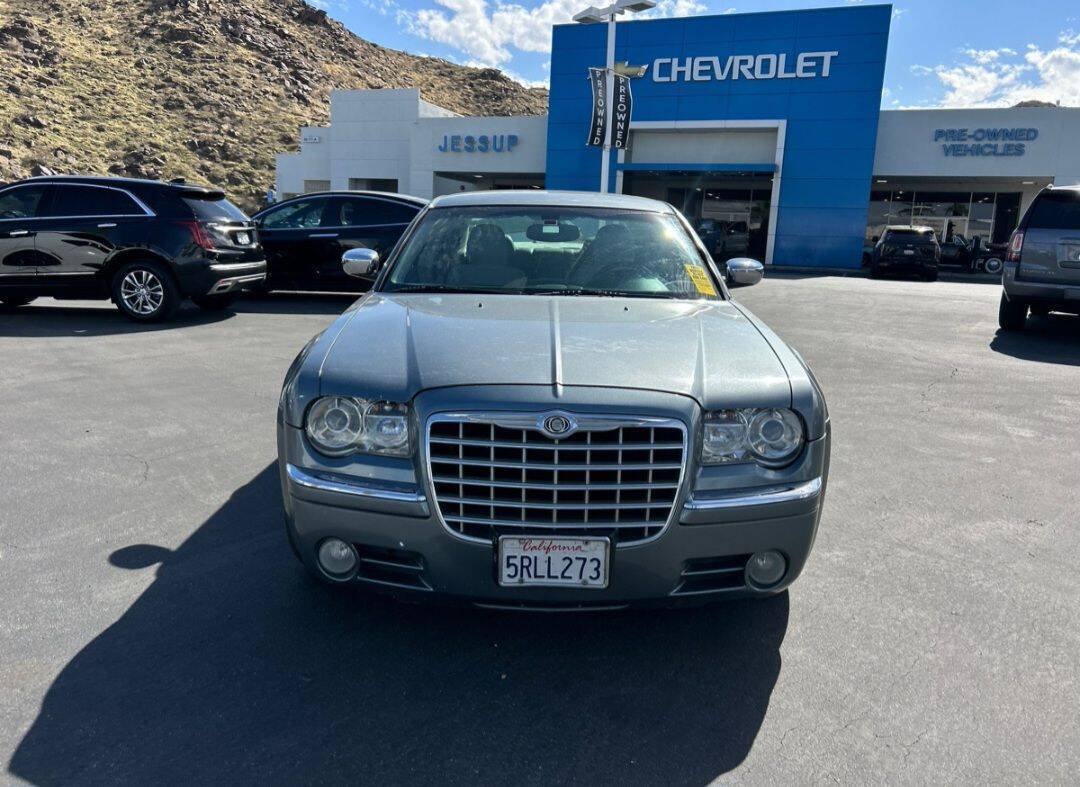 Used 2006 Chrysler 300 C w/ Navigation & Sound Group II RWD image 2