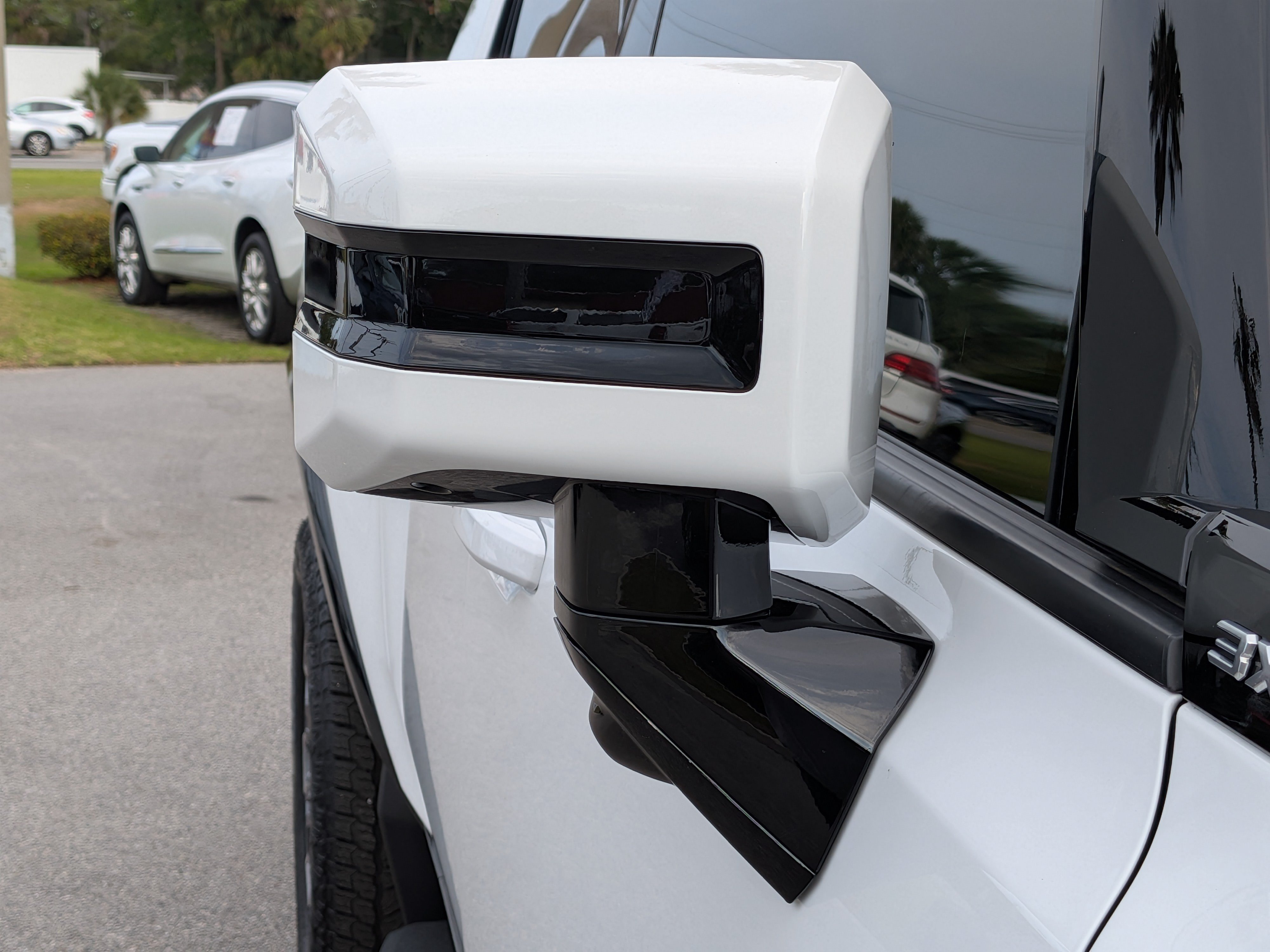 Certified 2025 GMC Hummer EV 3X w/ LPO, Sport Package AWD/4WD image 11