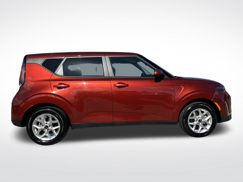 Used 2025 Kia Soul LX w/ LX Technology Package FWD image 8