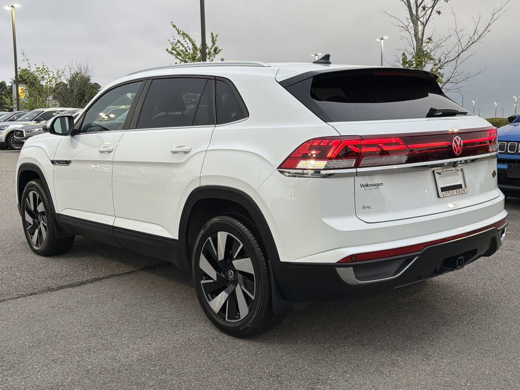 Used 2024 Volkswagen Atlas Cross Sport SE FWD image 3
