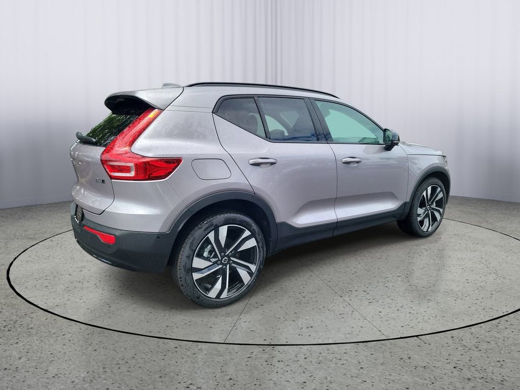 New 2026 Volvo XC40 B5 Plus w/ Climate Package AWD/4WD image 2