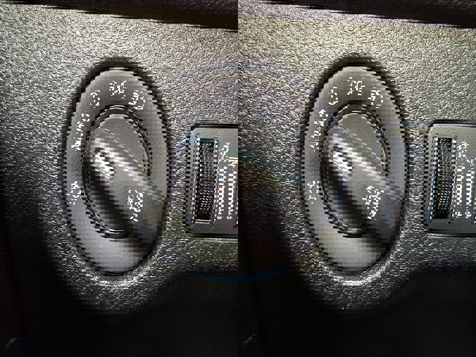 Used 2019 Dodge Challenger SXT w/ Blacktop Package image 24