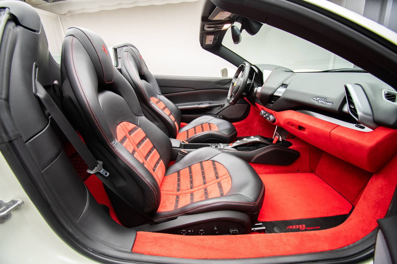 Used 2018 Ferrari 488 Spider RWD image 20