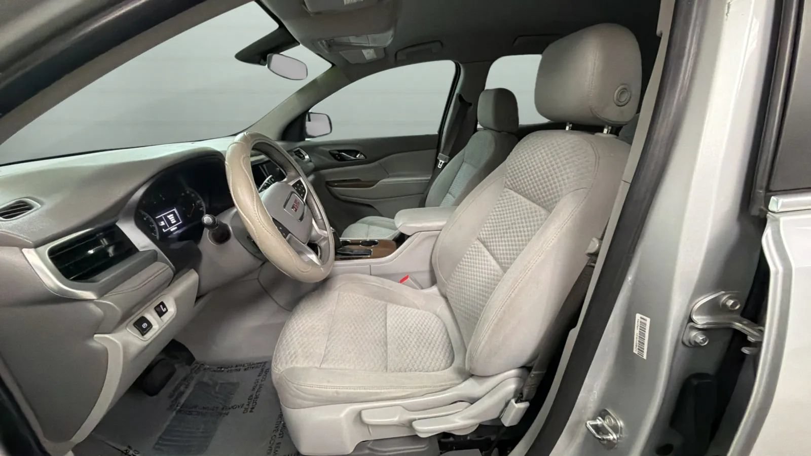 Used 2018 GMC Acadia SLE FWD image 19