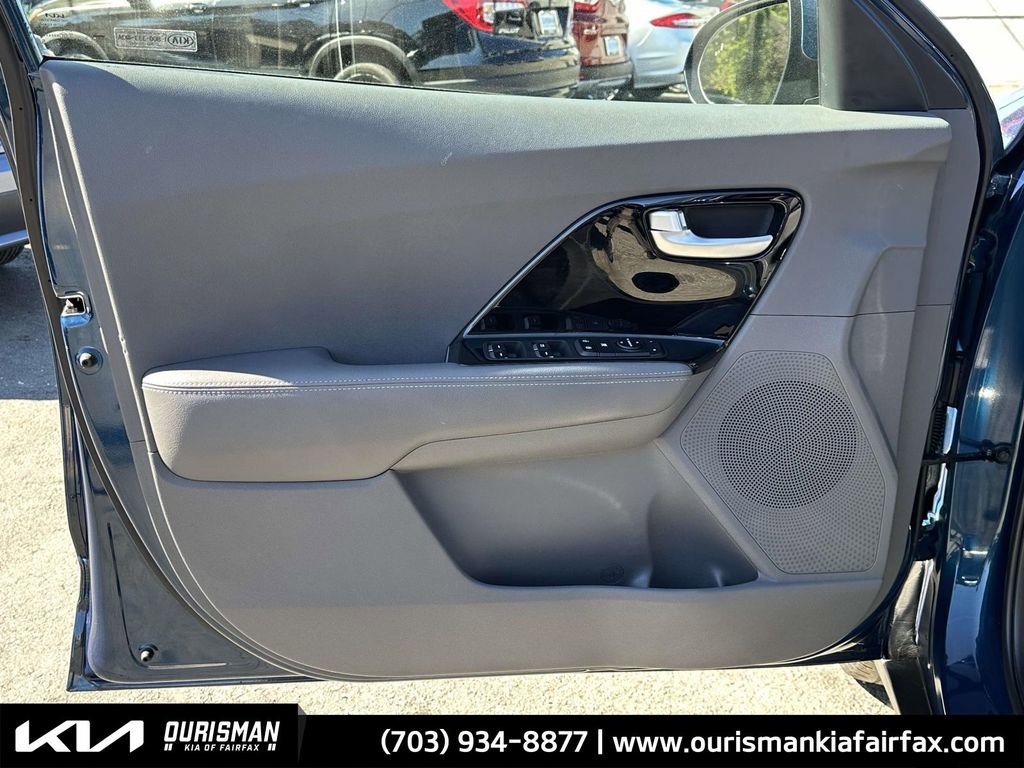 Used 2022 Kia Niro LXS image 24
