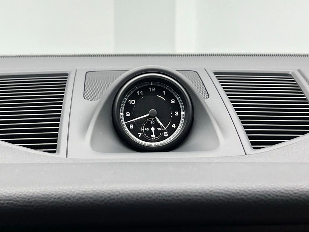 Used 2026 Porsche Macan AWD/4WD image 12