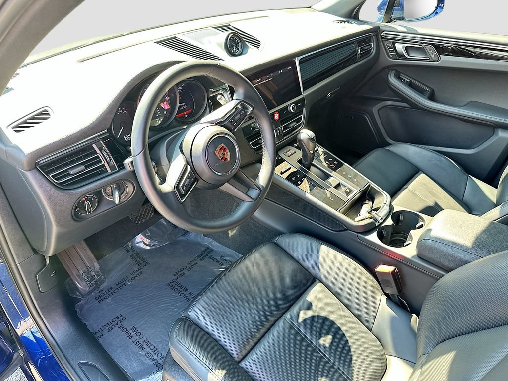 Certified 2026 Porsche Macan AWD/4WD image 4