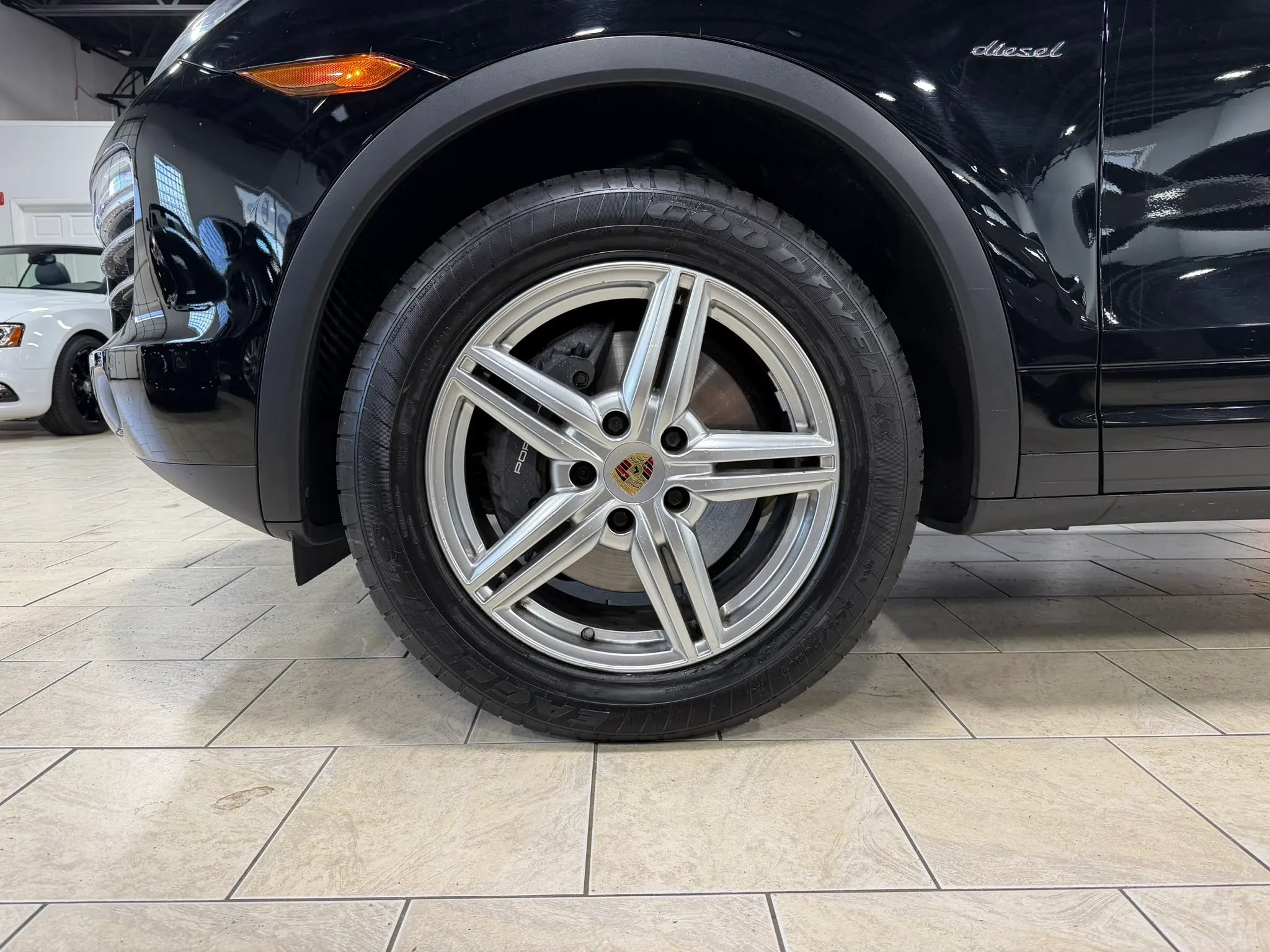 Used 2014 Porsche Cayenne Diesel Platinum Edition AWD/4WD image 38