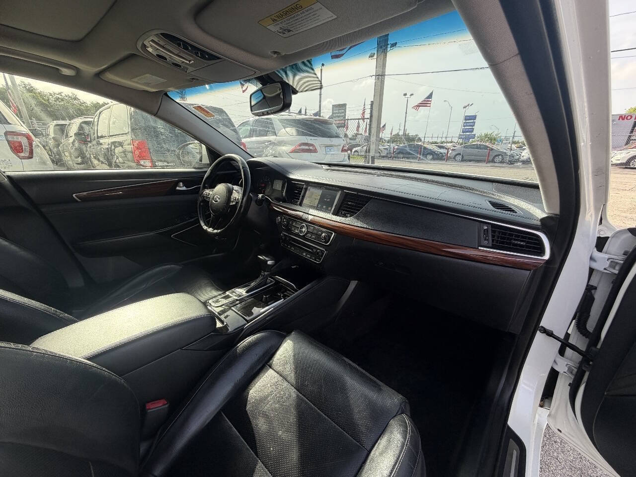 Used 2017 Kia Cadenza Premium FWD image 28