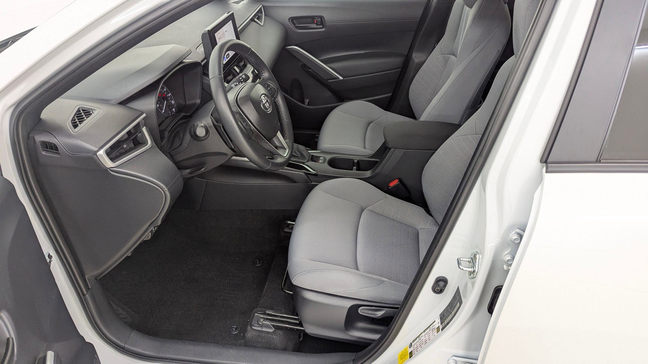 Used 2025 Toyota Corolla Cross AWD Hybrid image 24