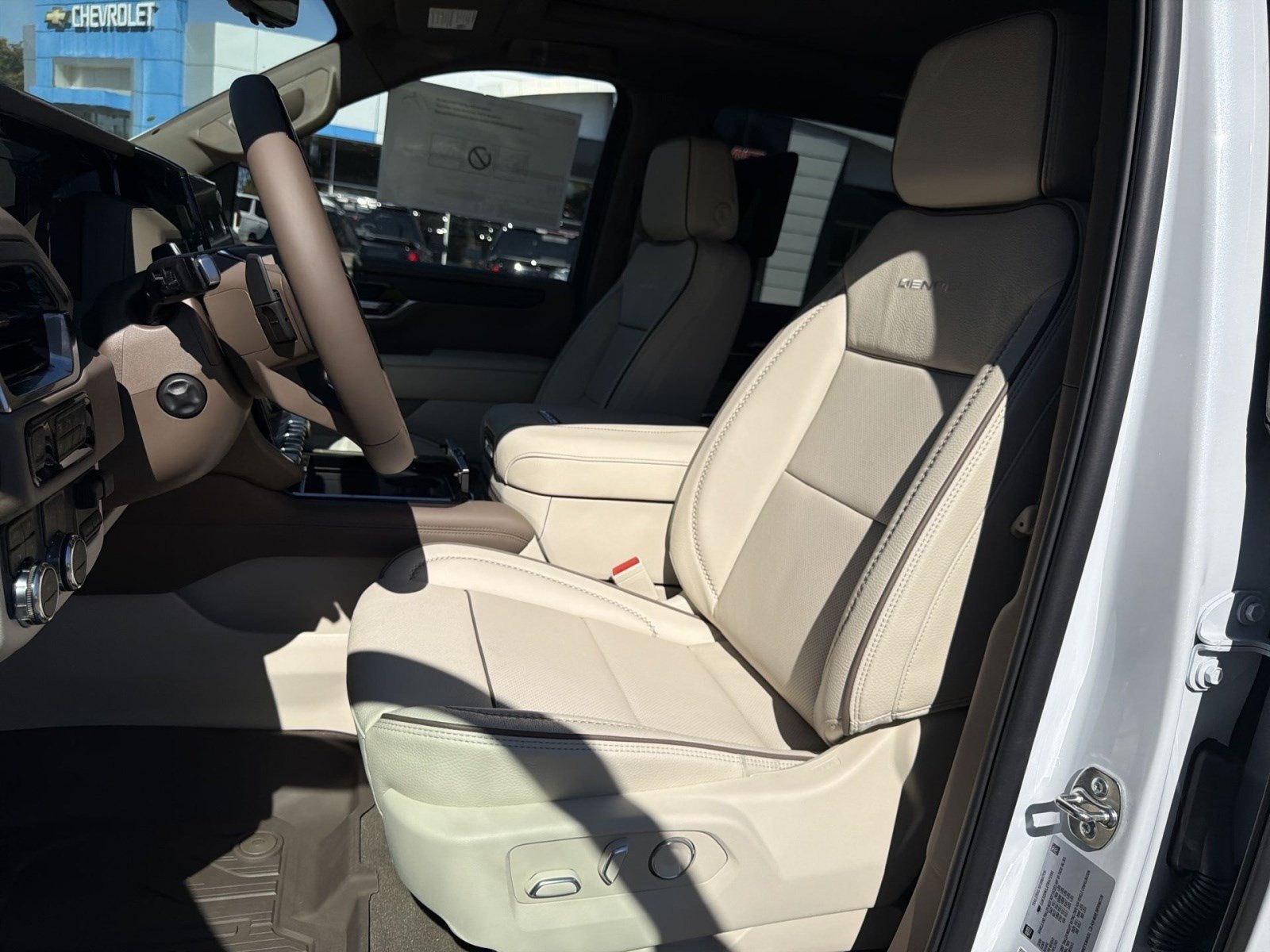 New 2026 GMC Yukon Denali w/ Denali Reserve Package AWD/4WD image 10