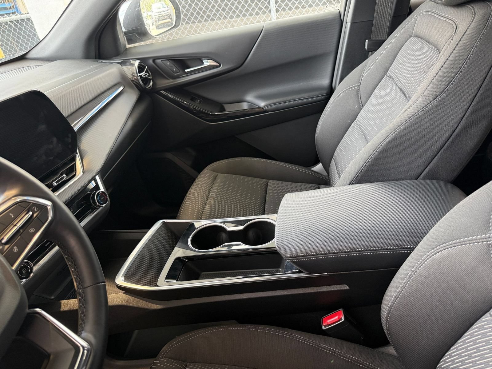 Used 2025 Chevrolet Equinox LT FWD image 41