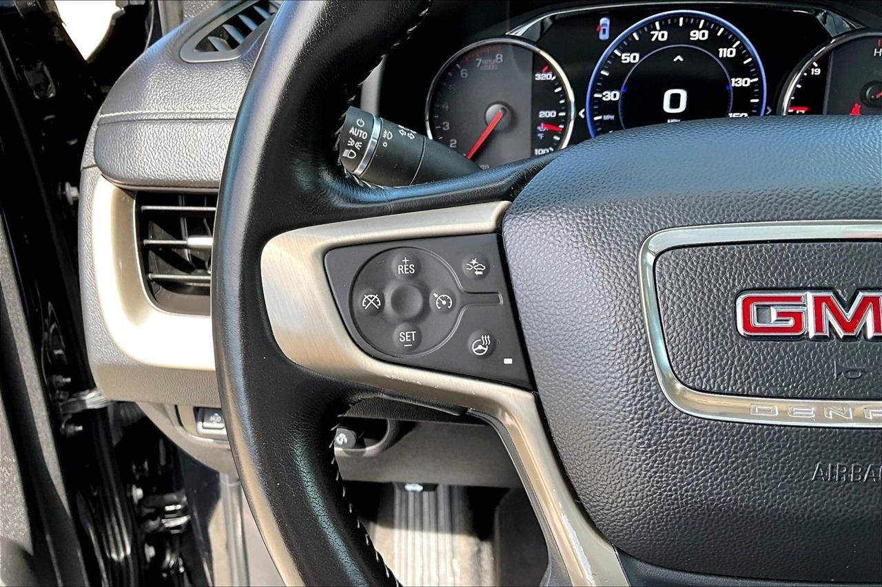Used 2022 GMC Terrain Denali w/ Denali Premium Package AWD/4WD image 11
