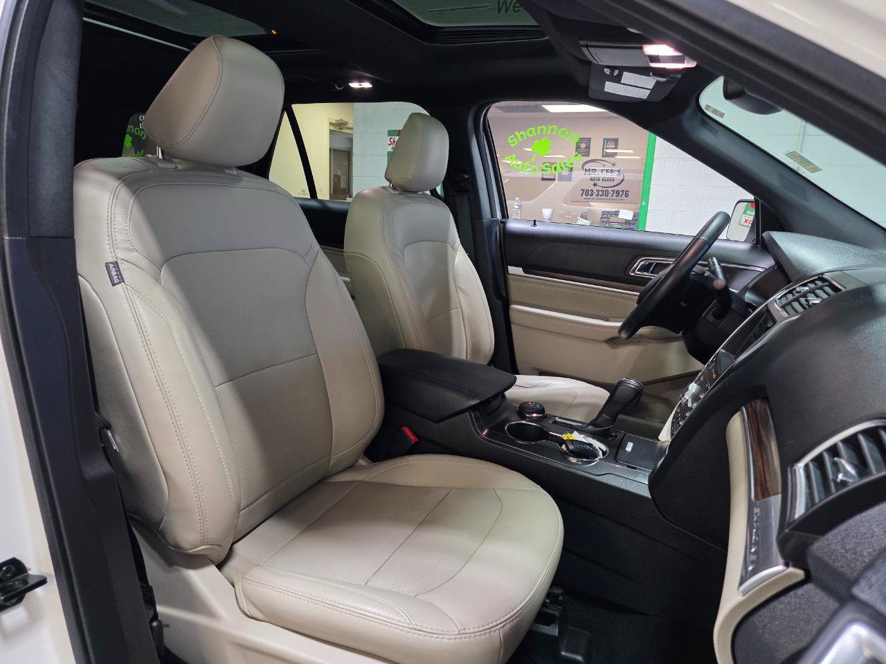 Used 2019 Ford Explorer Limited w/ Ford Safe & Smart Package AWD/4WD image 27