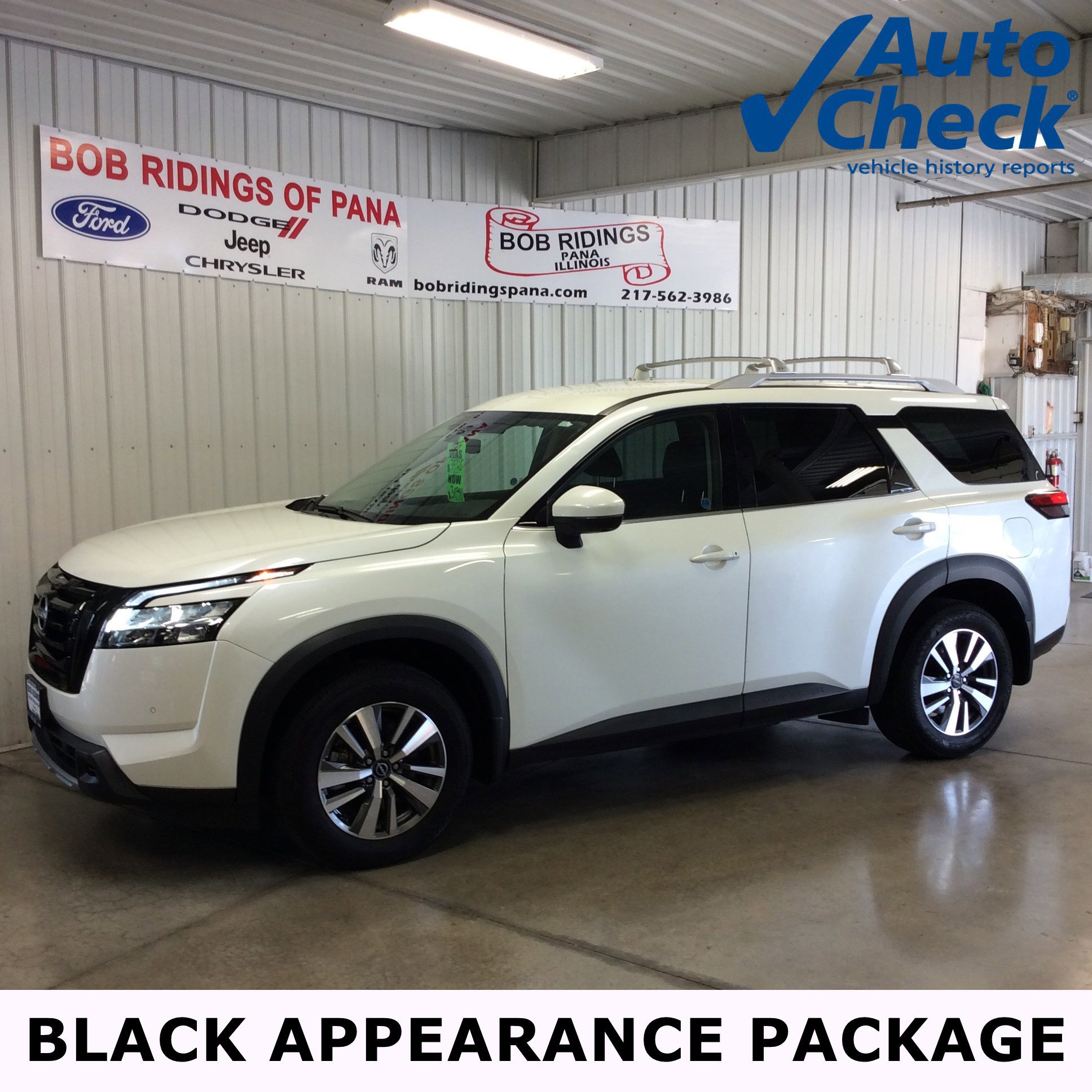 Used 2024 Nissan Pathfinder SL w/ Black Appearance Package image 1