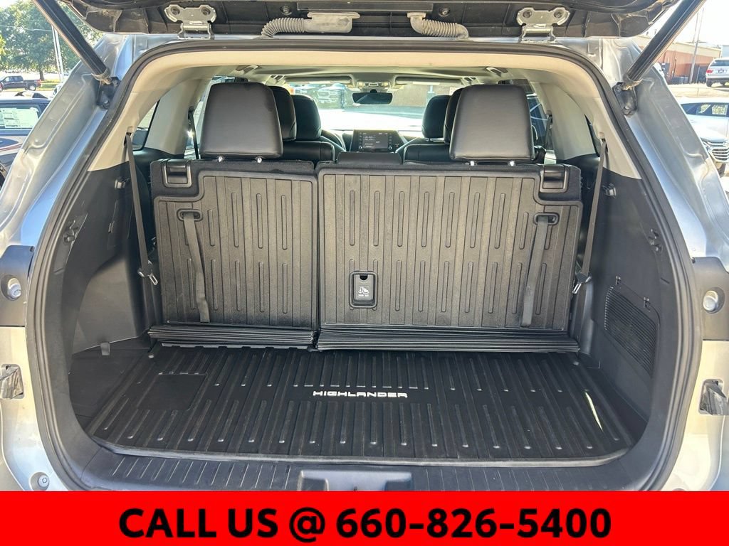 Used 2022 Toyota Highlander XLE AWD/4WD image 16