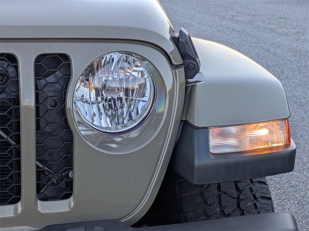 Used 2020 Jeep Gladiator Sport w/ Quick Order Package 24S image 9