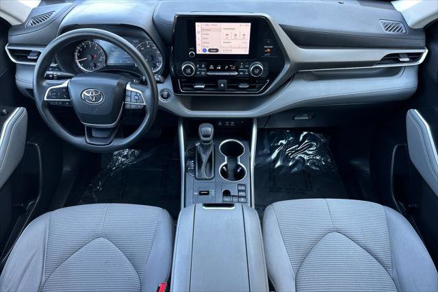 Certified 2023 Toyota Highlander L image 3