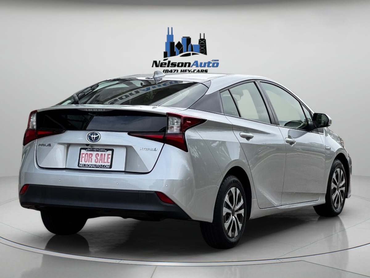 Used 2021 Toyota Prius LE FWD image 4