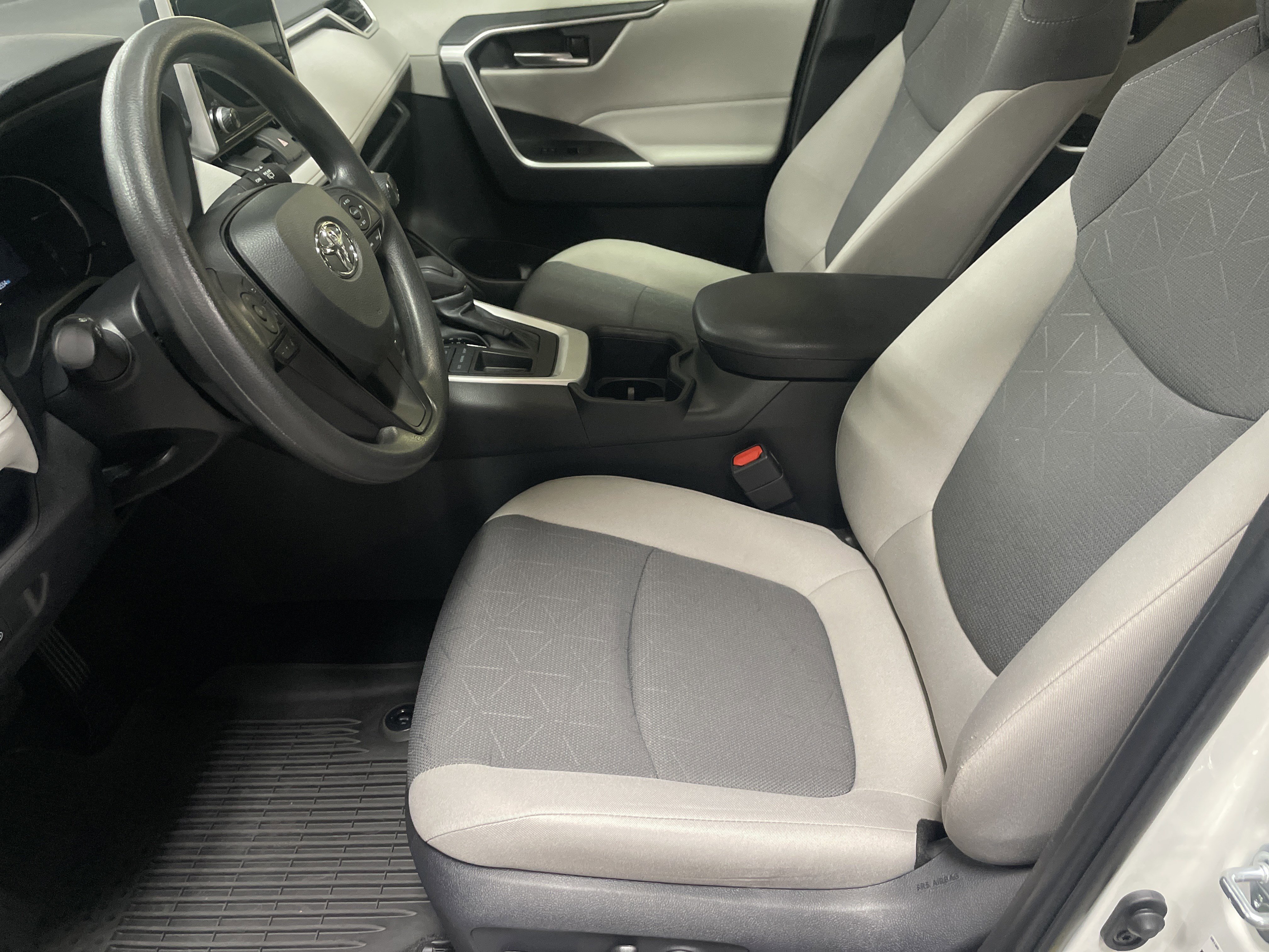 Used 2025 Toyota RAV4 XLE image 16