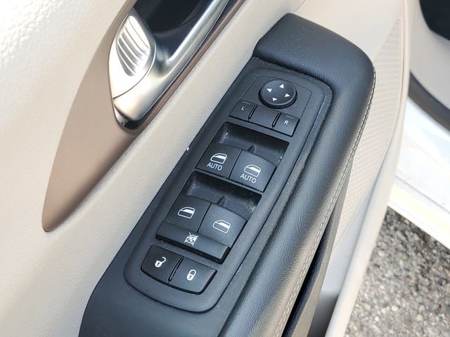 Used 2023 Chrysler Voyager LX FWD image 11