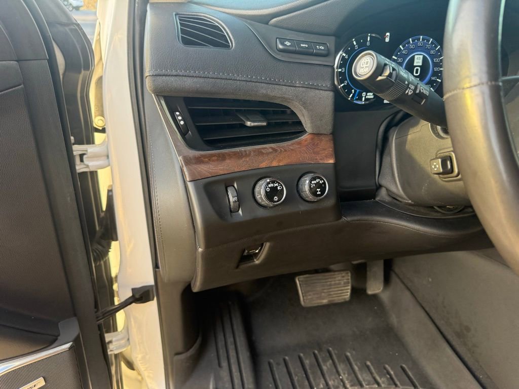 Used 2020 Cadillac Escalade Premium Luxury image 29
