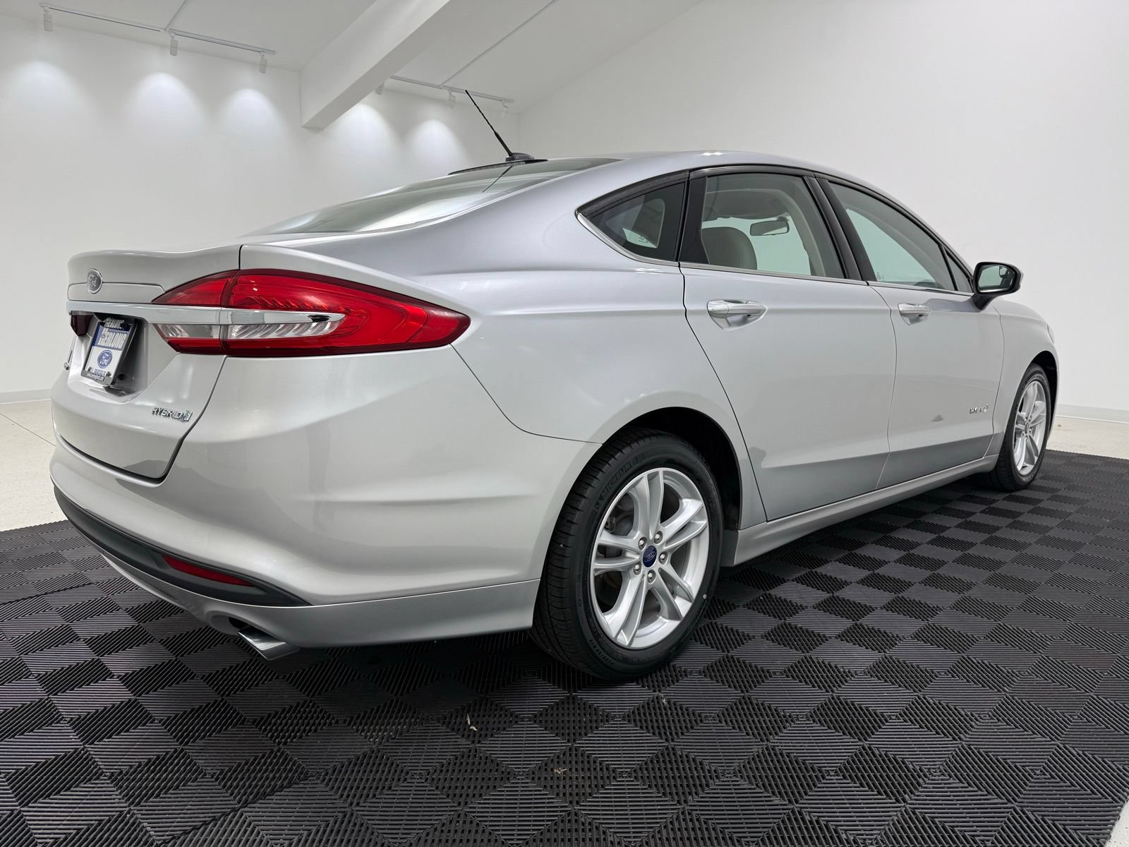 Used 2018 Ford Fusion S FWD image 6