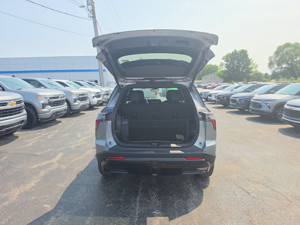 New 2027 Chevrolet Equinox RS w/ Safety and Technology Package FWD image 8