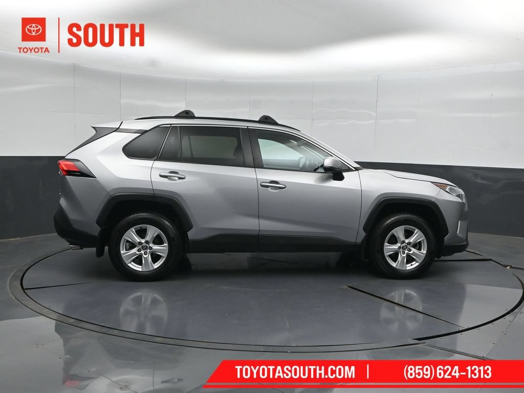Used 2021 Toyota RAV4 XLE AWD/4WD image 3