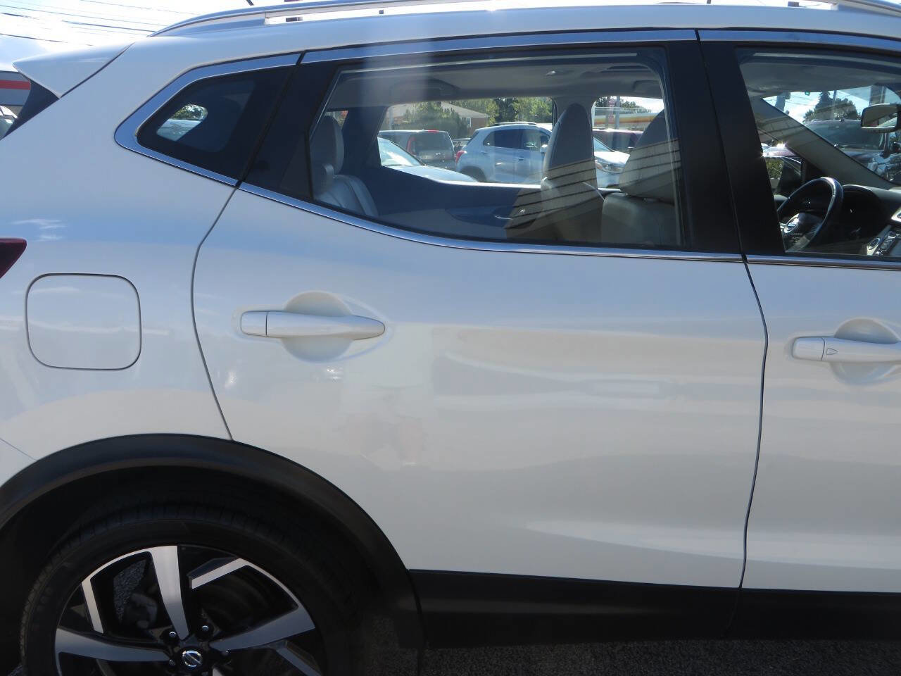 Used 2022 Nissan Rogue Sport SL w/ Premium Package image 39