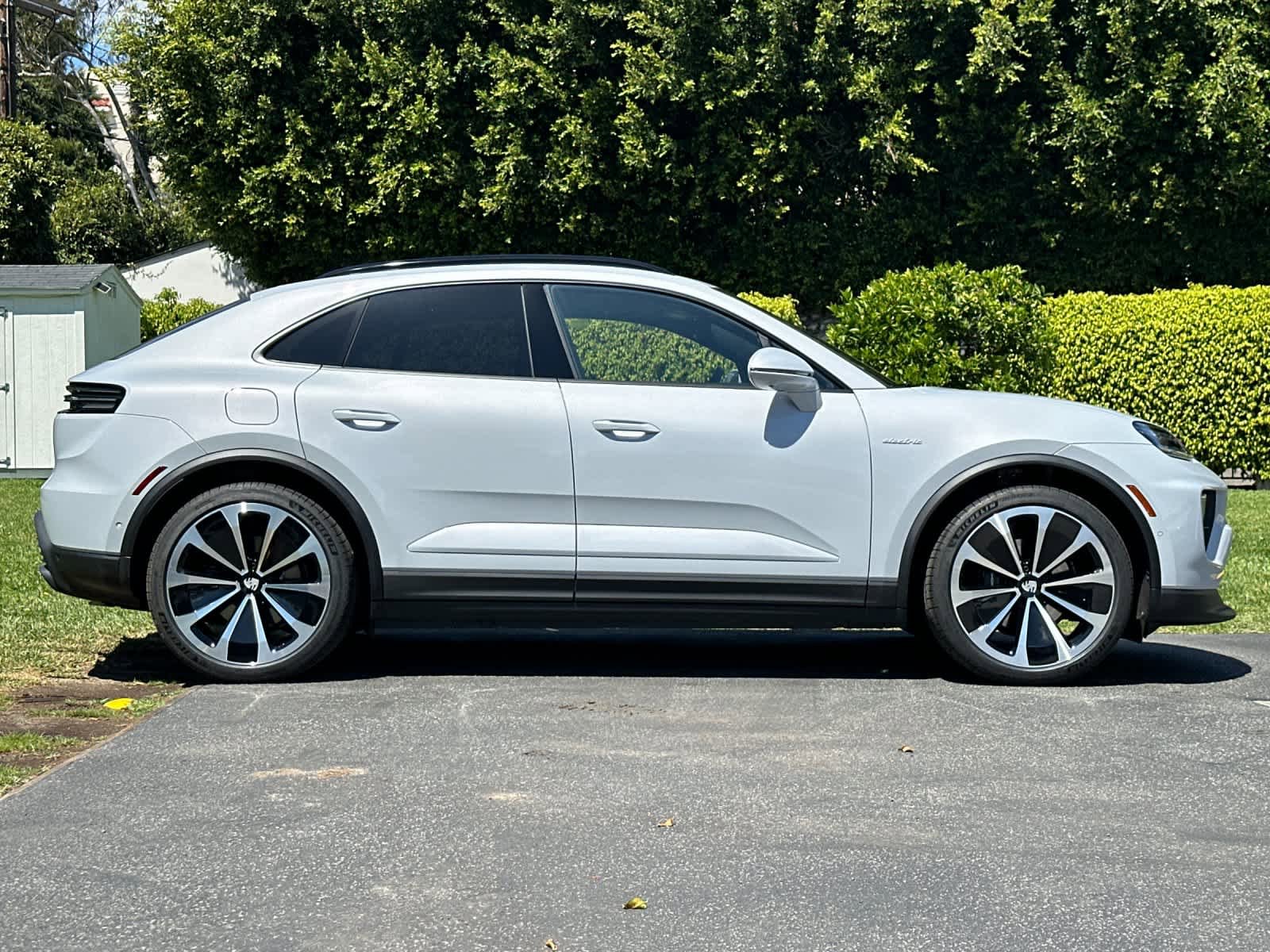 New 2026 Porsche Macan Electric RWD image 9