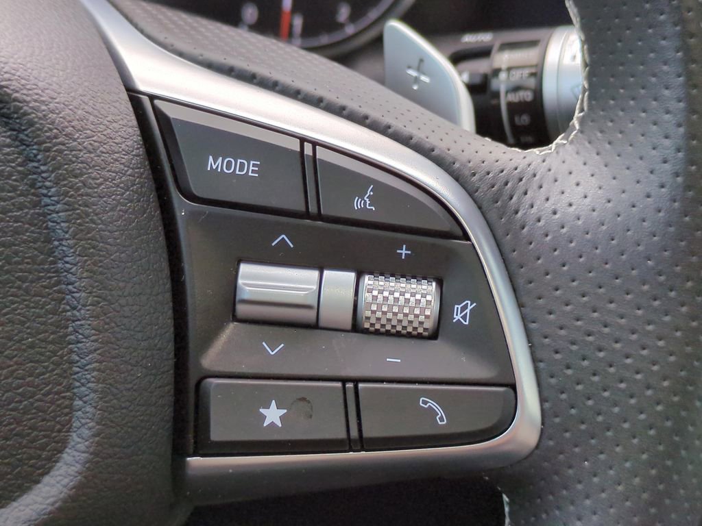 Used 2025 Genesis G70 2.5T w/ Sport Prestige Package image 23