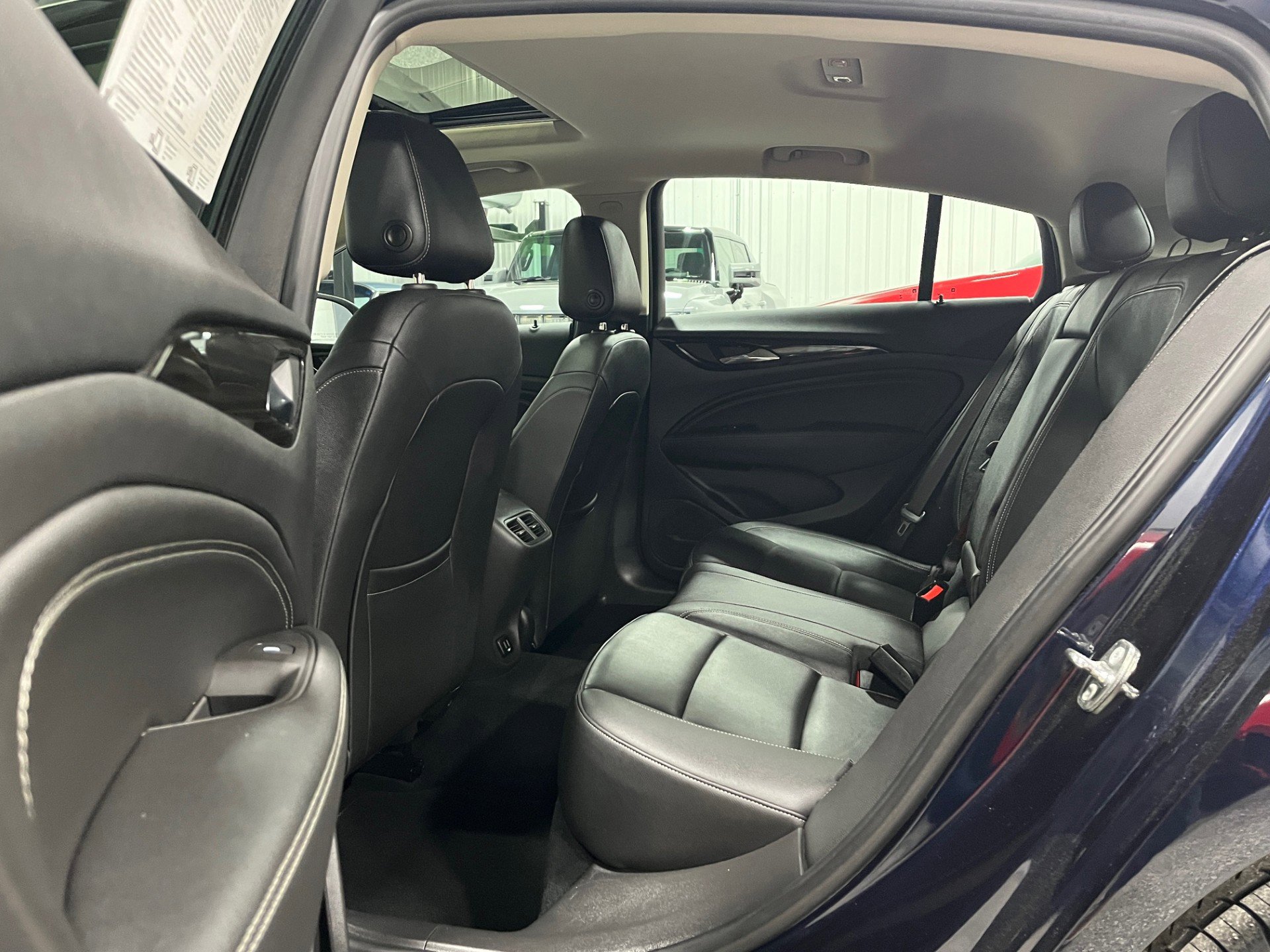 Used 2018 Buick Regal Essence image 9